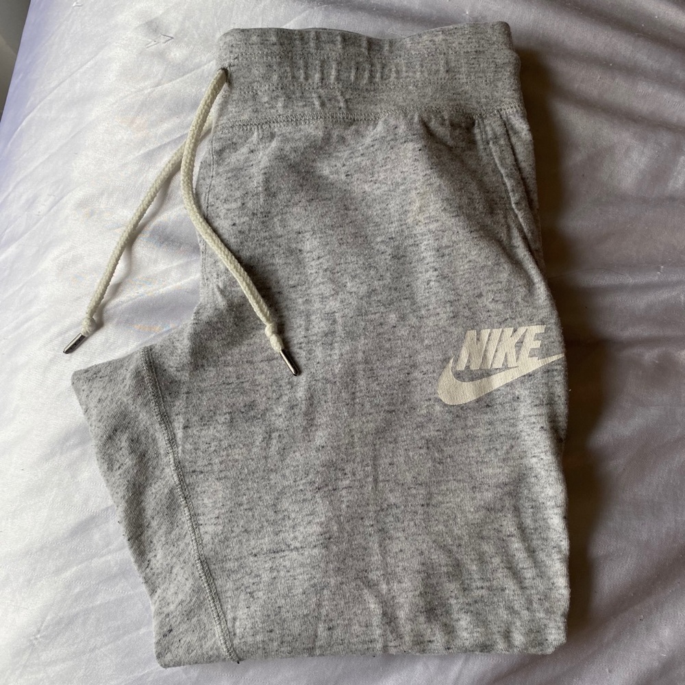women’s nike joggers